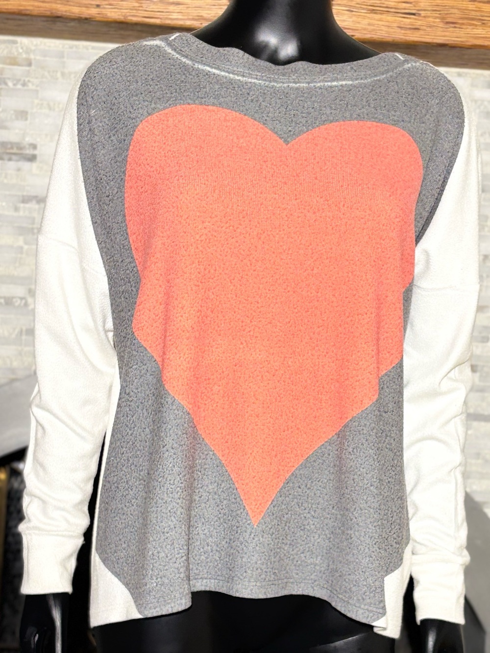 Go Couture Vintage Edition Gray Coral Pink Heart Graphic Pullover Sweater Size L